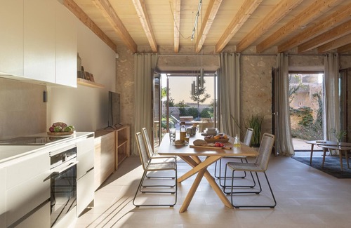 Consell House | Experience CAN CUNSO 18: Historic Elegance Meets Modern Comfort