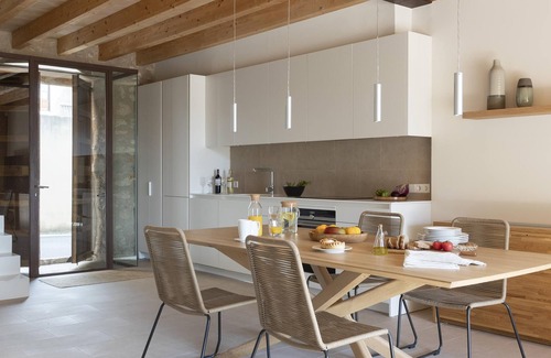 Consell House | Experience CAN CUNSO 18: Historic Elegance Meets Modern Comfort