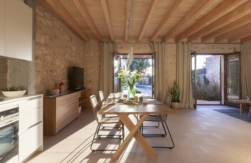 Consell House | Experience Comfort at CAN CUNSO 20: Pool, Spa & More