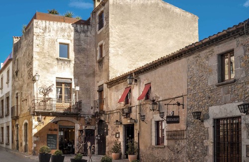 Palafrugell Apartment | Cozy Beachside Apartment in Historic 18th Century Building