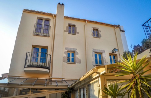 Palafrugell Apartment | Cozy Beachside Apartment in Historic 18th Century Building