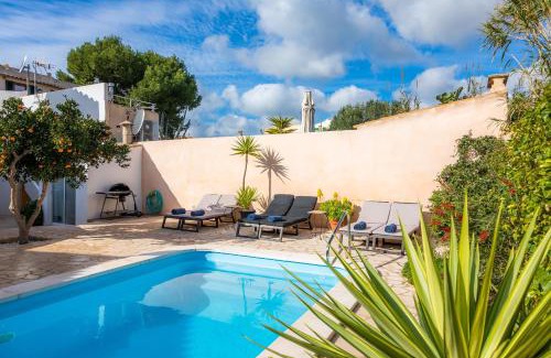 Santanyi Villa | Experience Can M Tatau: Family-Friendly Retreat with Pool