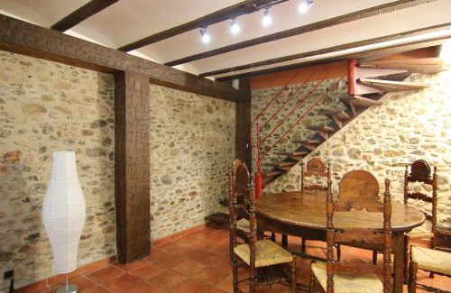 Mollet de Peralada House | Pet-Friendly Getaway at Can Mariano with 9.2/10 Rating