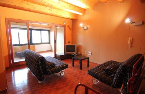 Mollet de Peralada House | Pet-Friendly Getaway at Can Mariano with 9.2/10 Rating