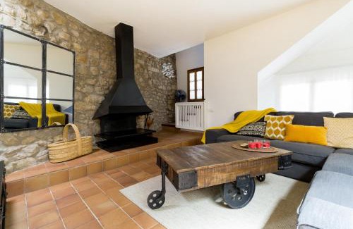 Torroella de Montgri Villa | Seaside Retreat at Can Martí Sistachrentals - 4-Star Comfort