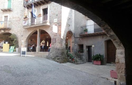 Santa Pau Hotel | Family-Friendly Stay at CAN MENCIÓ - Plaça Major, 8.2/10