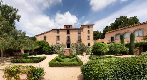 Sant Vicenc de Montalt Hotel | Can Mora de Dalt: Oceanfront Retreat with Pool Access