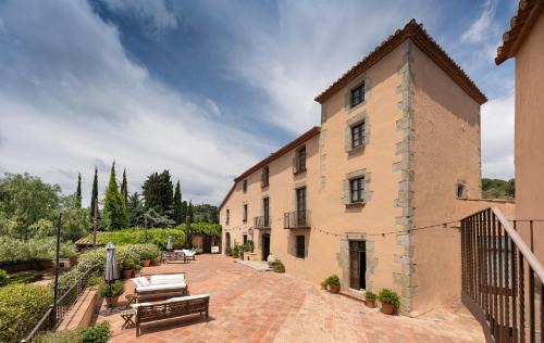 Sant Vicenc de Montalt Hotel | Can Mora de Dalt: Oceanfront Retreat with Pool Access