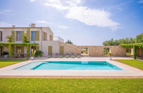 Manacor Villa | Experience Can Mosca: 4-Star Oceanfront Paradise