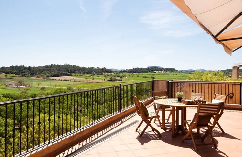 Sineu House | Serene Can Nadal: Ocean Views & Spa Retreat Awaits