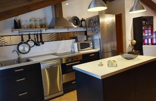 Masdenverge Apartment | Family-Friendly Stay at Can Paco i Cinteta with Breakfast
