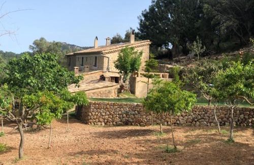 Andraitx Ski Chalet | Relax at Can Peñes: Family-Friendly with a Pool