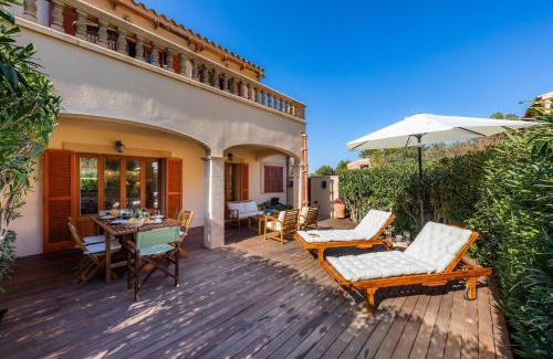 Betlem de Marina House | Discover Can Petit Estel: 4-Star Poolside Retreat