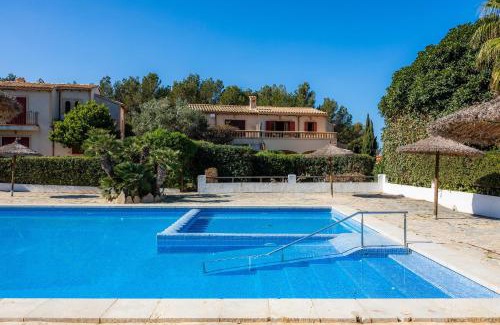 Betlem de Marina House | Discover Can Petit Estel: 4-Star Poolside Retreat