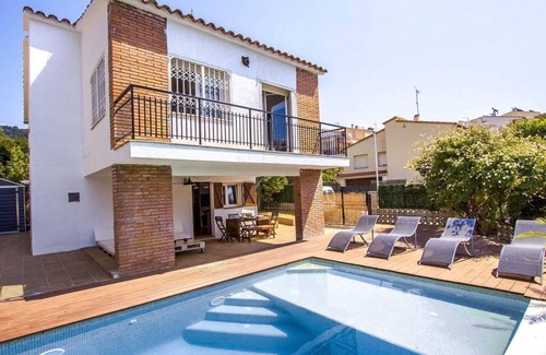 Pineda de Mar Villa | Can Pinemar: Beachfront Escape with Private Pool & Spa