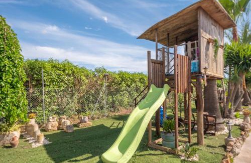Llubi Villa | Experience Can Pintat: Oceanfront Poolside Retreat