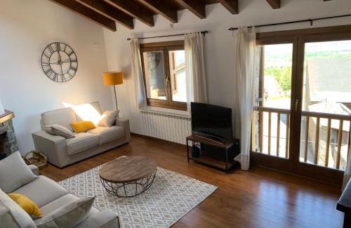 Urtx Apartment | Family-Friendly Retreat at CAN PLANAS - Guest Rated 9.3/10