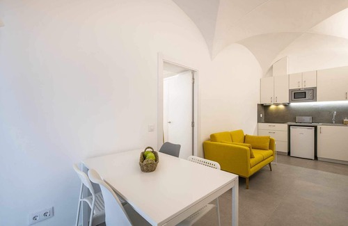 Banyoles Apartment | Planeses Dúplex with Oceanfront Views and Spa Amenities
