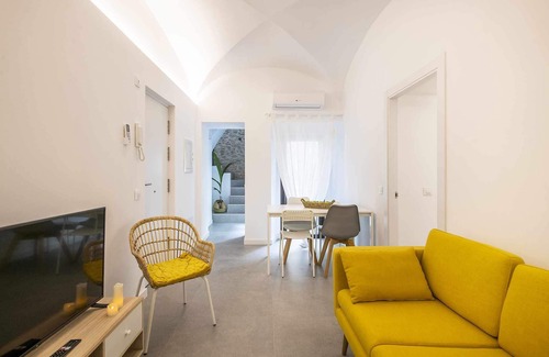 Banyoles Apartment | Planeses Dúplex with Oceanfront Views and Spa Amenities