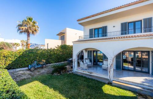 Urbanizacion S'Estanyol House | Discover Can Popi: A 4-Star Retreat with a 9/10 Rating