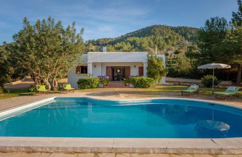 Sant Josep de sa Talaia Villa | Discover Can Ramon 1: Family-Friendly Stay with Pool