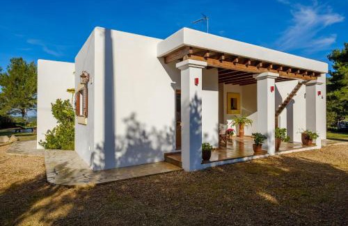 Sant Josep de sa Talaia Villa | Discover Can Ramon 1: Family-Friendly Stay with Pool