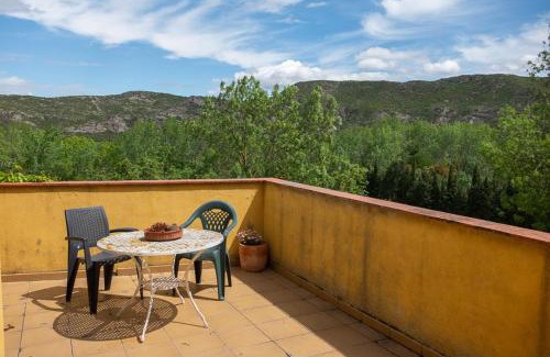 Boadella i les Escaules House | Discover Can Riqué: Family & Pet-Friendly Getaway