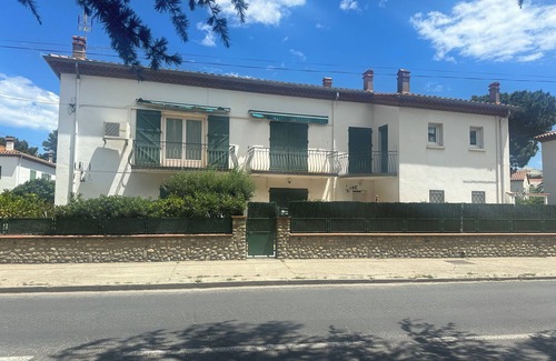 Plage d'Argeles Apartment | Comfortable Can Roger: Rooms Near the Beach with Pool