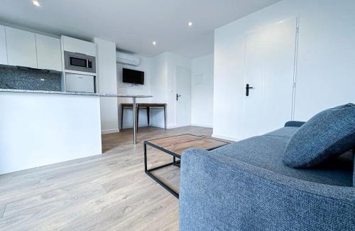 Torroella de Montgri Apartment | Oceanfront Can Romy Appartement T3 B Near Cala Montgo Beach