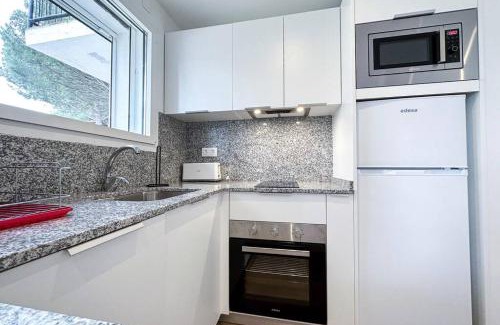 Torroella de Montgri Apartment | Oceanfront Can Romy Appartement T3 B Near Cala Montgo Beach