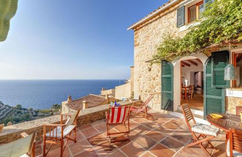 Banyalbufar House | Discover Can Sans: 4-Star Retreat for Families and Pets