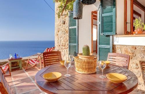 Banyalbufar House | Discover Can Sans: 4-Star Retreat for Families and Pets