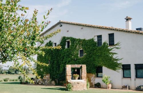 Llagostera House | Cozy Can Serrà 1786: Oceanfront Stay with Family Amenities