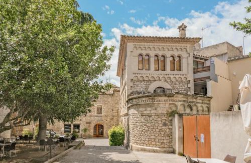 Besalu Ski Chalet | Discover Can Severí: A Historic Stay in Besalú