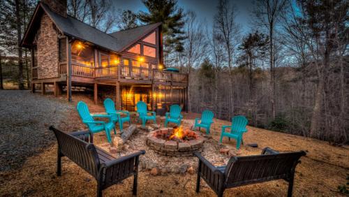 Morganton House | Experience Can't Bear To Leave: Pet-Friendly Getaway