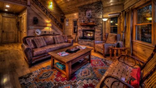 Morganton House | Experience Can't Bear To Leave: Pet-Friendly Getaway