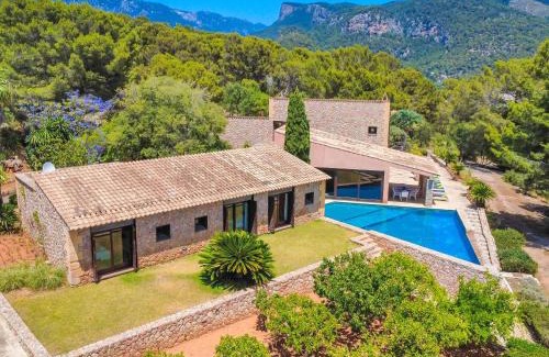 Bunyola Villa | Discover Can Toni Gat: Oceanfront Retreat with Pool Access
