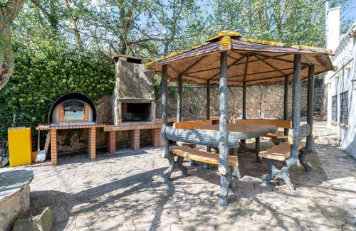 Querol Ski Chalet | Relax at Can Tronc: Family-Friendly with Pool Access