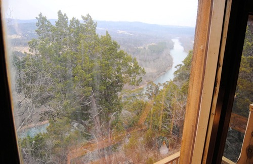 Eureka Springs Cabin | Cozy Can-U-Canoe Riverview Cabin with River Views & Spa