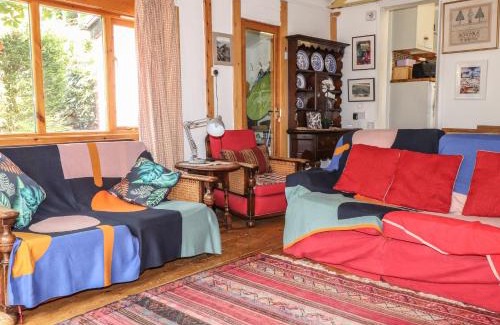 Beddgelert House | Pet-Friendly Stay at Can Yr Afon - 4-Star Experience