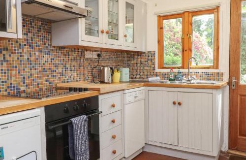 Beddgelert House | Pet-Friendly Stay at Can Yr Afon - 4-Star Experience