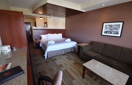 Grand Forks Hotel | Family-Friendly Stay at Canad Inns Destination Center