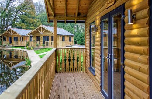 Nantgarw Hotel | Discover Canada Lodge and Lake: Family-Friendly Retreat