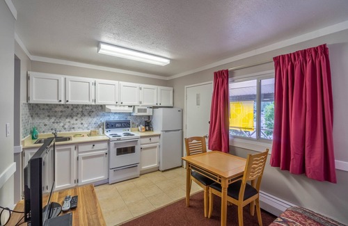 Cache Creek Hotel | Discover Canada's Best Value Desert Inn & Suites Cache Creek