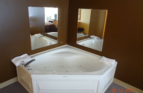 Kapuskasing Hotel | Highly Rated Park Inn Motel with Family-Friendly Amenities