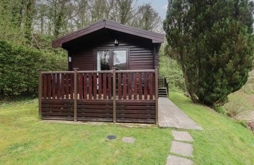 Keswick House | Cozy Canadian Cabin 37: Pet and Child Friendly Retreat