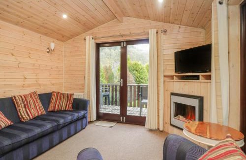 Keswick House | Cozy Canadian Cabin No 39: Pet & Child Friendly Retreat