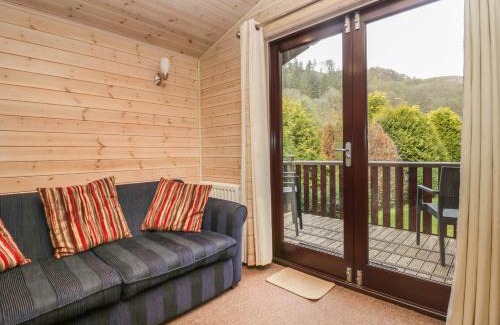 Keswick House | Cozy Canadian Cabin No 39: Pet & Child Friendly Retreat