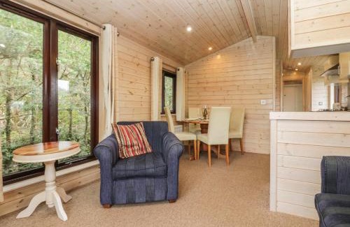 Keswick House | Cozy Canadian Cabin No 39: Pet & Child Friendly Retreat