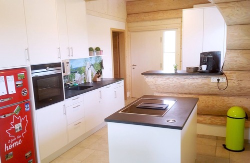 Langweiler Ski Chalet | Scenic Canadian Log Cabins with Lake & National Park Views